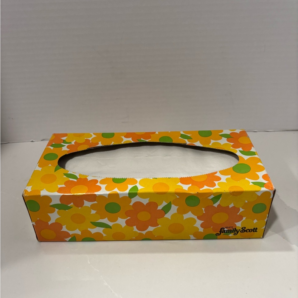 Vintage 1978 White Family Scott Facial Tissue Vibrant Flowers Open Box